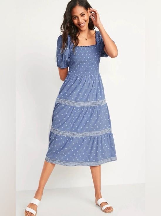 Old Navy Dresses & Skirts - Old Navy Smocked Puff-Sleeve Midi Dress